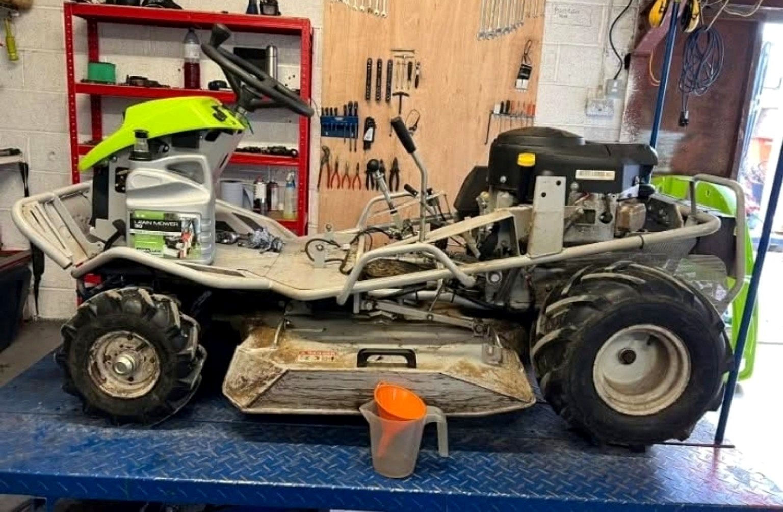 Garden machinery workshop